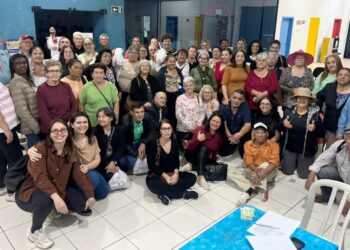 Campo Mourão participa da Fase 2 do Projeto Viaja +60 Paraná e leva grupo de idosos para passeio em Guaratuba