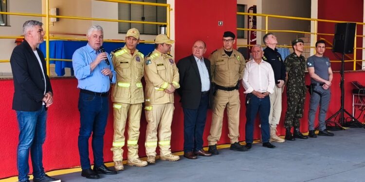 Prefeito de Campo Mourão participa de cerimônia de aniversário do Corpo de Bombeiros