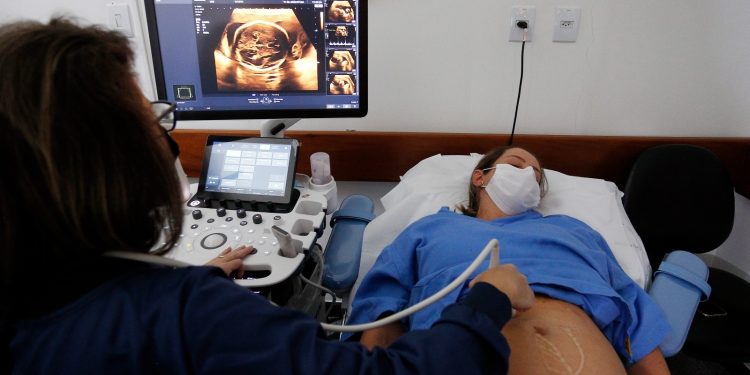 Campanha Outubro Rosa promove ações voltadas à saúde da mulher em Campo Mourão