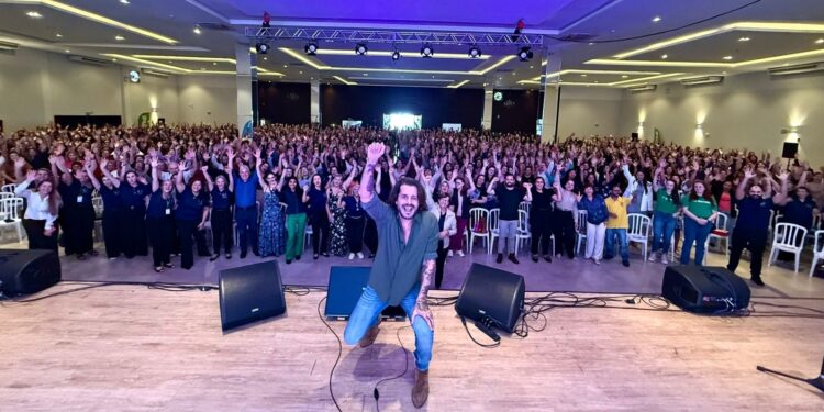 “Dia da Educação” foi marcado por palestra-show e premiações