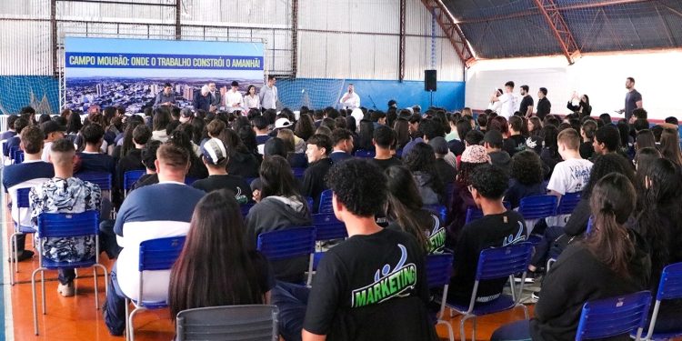 Prefeitura formaliza projeto piloto na área de marketing com estudantes da rede estadual