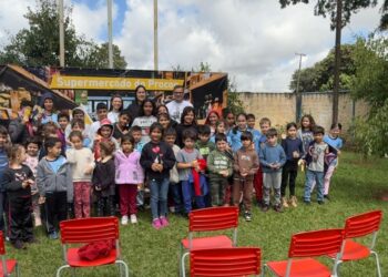 Campanha educativa do Procon de Campo Mourão chega a estudantes da zona rural