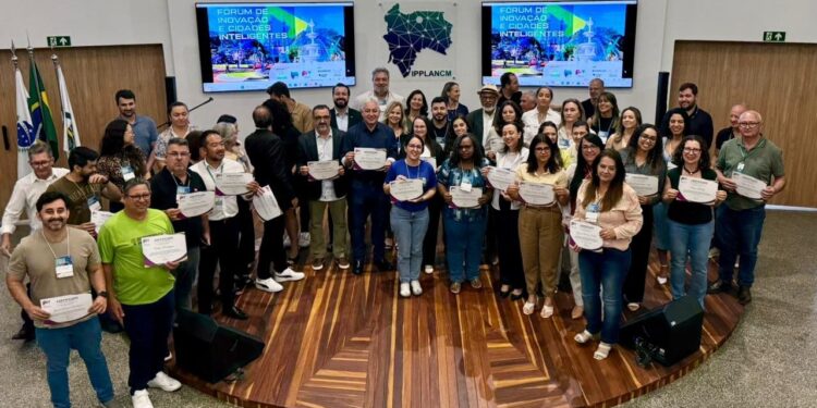 Campo Mourão avança na certificação em Cidades Inteligentes e recebe Selo CIRS de Maturidade