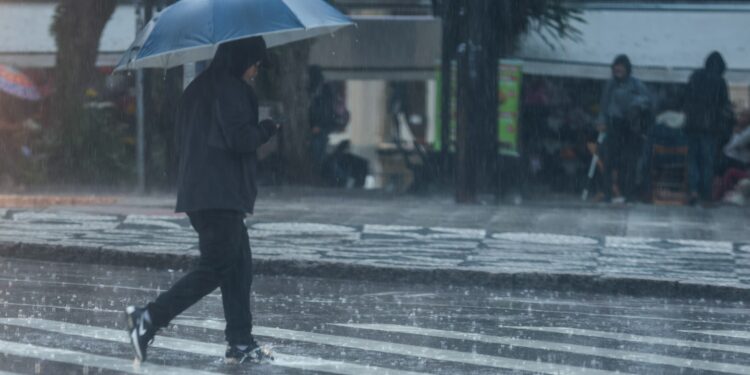 Tornados, supercélulas ou microexplosões: Simepar explica fenômenos na primavera