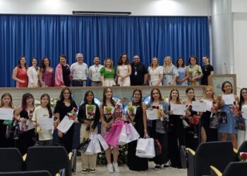 Cmeg: Entrega de premiação e certificados na formatura do projeto Paideia/2025