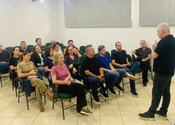 Prefeito reúne secretariado e traça ações para reparar danos na cidade após temporal