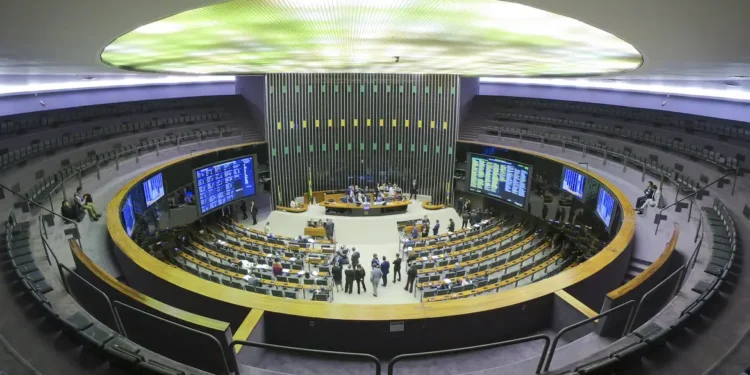 Parlamentares se dividem entre apoios e críticas à prisão de Bolsonaro