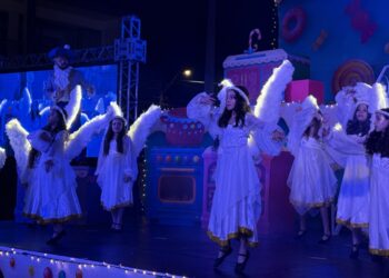 Espetáculo “A Receita do Natal” reúne grande público no Lar Paraná e emociona famílias em Campo Mourão