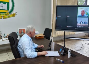 Prefeito Douglas participa de reunião com governador e determina ações para atender afetados pelo temporal