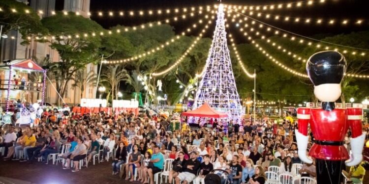 Campo Mourão: Estrutura para receber o público na abertura do Natal Cultural