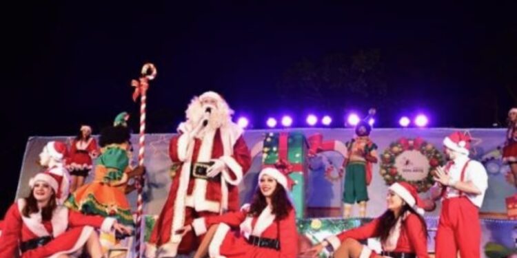 Cidade Natal: Papai Noel e Mamãe Noela na Praça da Catedral de São José
