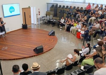 Premiação: Troféu Campo Mourão Sustentável entregue pelo Codecam e a Acicam