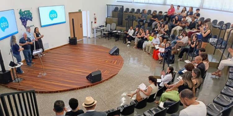 Premiação: Troféu Campo Mourão Sustentável entregue pelo Codecam e a Acicam