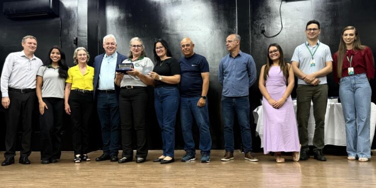 Campo Mourão celebra os destaques do funcionalismo municipal com a entrega do prêmio Servidor do Ano 2025