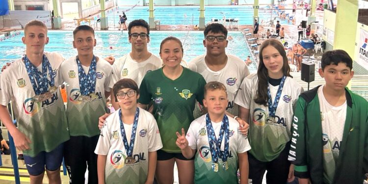Equipe ADAL/Fecam conquista medalhas no Troféu Paraná de Natação 2025 em Foz do Iguaçu
