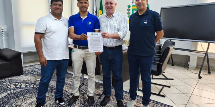 Prefeitura de Campo Mourão e Coafcam firmam parceria para implantação de biofábrica