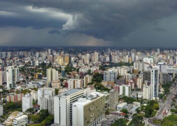Após semana de calor intenso, 2026 chega com chuva e temperaturas mais amenas ao Paraná, diz Simepar