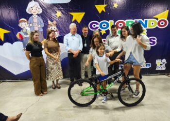 22 alunos recebem bicicletas do projeto “Colorindo Meus Direitos” do Procon-CM