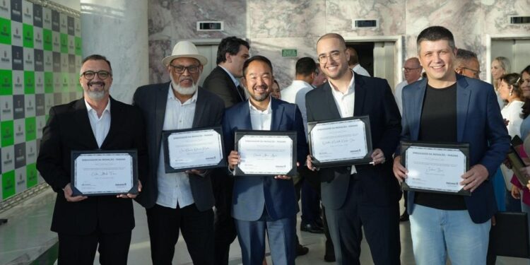 Servidores da Prefeitura são homenageados como embaixadores da inovação pelo governo do Estado