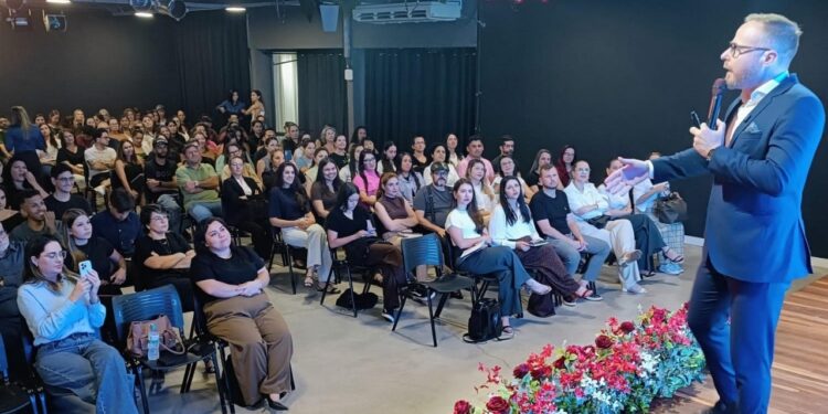 Palestra promovida pela Acicam reúne mais de 200 participantes