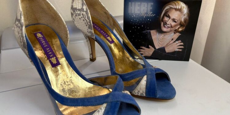 Museu de Campo Mourão recebe sapatos de Hebe Camargo