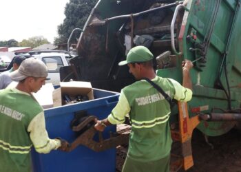 Procon de Campo Mourão descarta 211 litros de bebidas alcoólicas irregulares apreendidas em força-tarefa