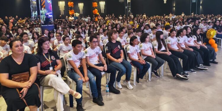 Campo Mourão realiza formatura do Proerd e celebra compromisso com uma vida longe das drogas