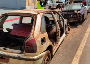 Prefeitura de Campo Mourão inicia operação para retirada de veículos abandonados em vias públicas