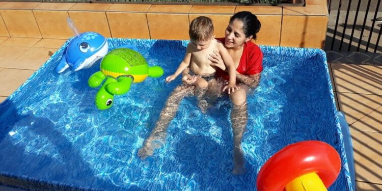 Medidas simples evitam consumo excessivo de água com piscinas plásticas