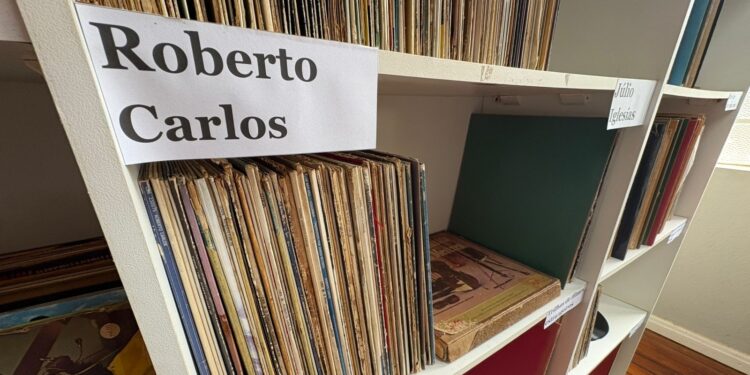 Museu de Campo Mourão organiza coleção de quase 6 mil discos de vinil