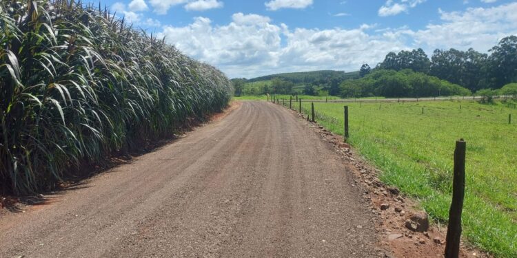 Estradas rurais recebem melhorias na região do KM 128