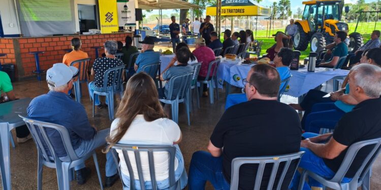 Produtores rurais recebem orientações sobre linhas de crédito especiais em Campo Mourão