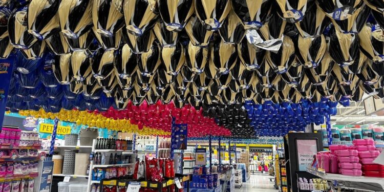 Rede Condor antecipa clima de Páscoa nas lojas com foco na experiência do cliente