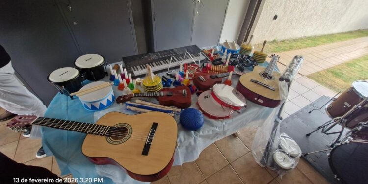 Secretaria de Saúde recebe doações de instrumentos musicais do Rotary Clube de Campo Mourão – Lago Azul