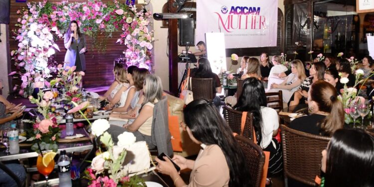 Sucesso: Palestra da Acicam Mulher supera todas as expectativas