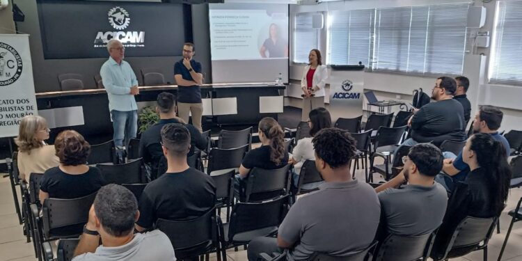 Mais de 50 contabilistas no curso da Fecopar/SinConCam
