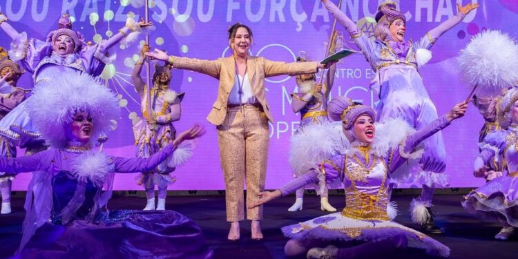 Reconhecimento: Cidadania Benemérita de Campo Mourão outorgada a Edilaine Maria de Castro