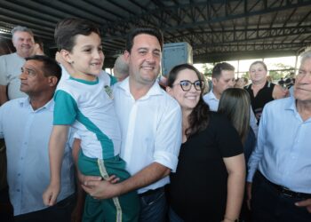 Campo Mourão: Estado entrega kits educacionais para escolas e cidade ganhará novo colégio