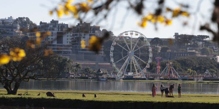 Primeiro fim de semana de outono será de calor e pancadas de chuva isoladas no Paraná