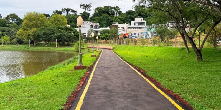 Parque do Lago é reaberto para caminhadas após melhorias na pista