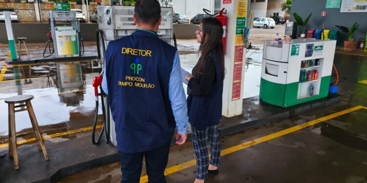 Procon fiscaliza preços de combustíveis em Campo Mourão