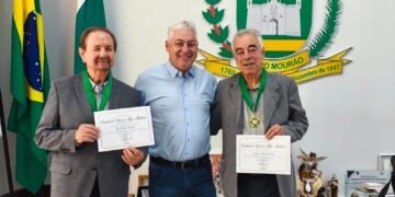 Prefeito conclui entrega da Comenda da Ordem do Mérito Mourãoense