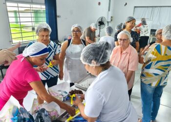 Campo Mourão: oficina realizada na SEMAC capacita mulheres para confecção de produtos de chocolate