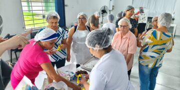 Campo Mourão: oficina realizada na SEMAC capacita mulheres para confecção de produtos de chocolate
