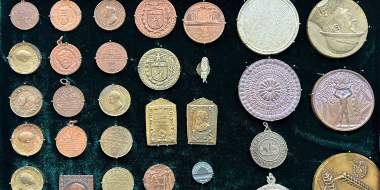 Museu de Campo Mourão amplia acervo com medalhas históricas do Paraná e destaca legado artístico de José Péon