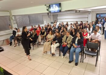 Acicam Mulher: Palestra lota auditório da Acicam