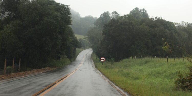 Após chuvas intensas, nova massa de ar frio chega ao Paraná e baixa temperaturas
