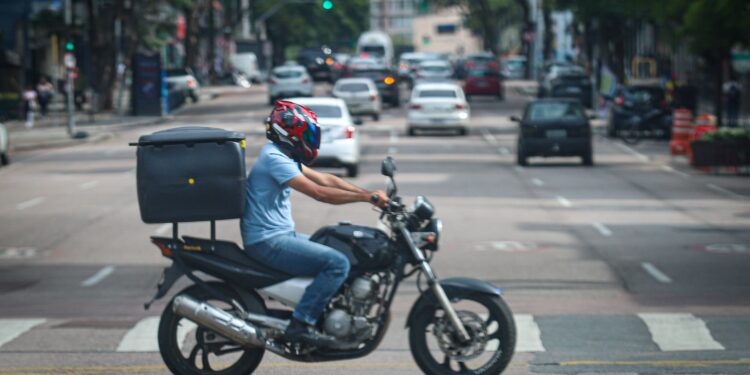 Com IPVA zerado, número de motocicletas cresce 20% em um ano no Paraná