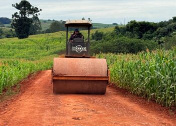 Prefeitura de Campo Mourão realiza melhorias em estradas rurais por meio da Codusa