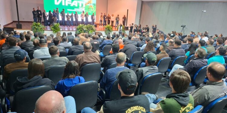 Abertura da FATI lotou auditório da Associação dos Engenheiros Agrônomos